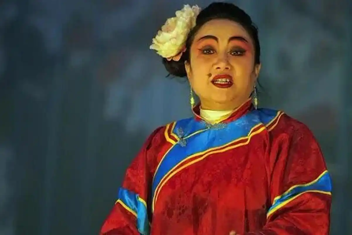 媒婆痣 媒婆痣 媒人这一行中,从业者男女皆有,但