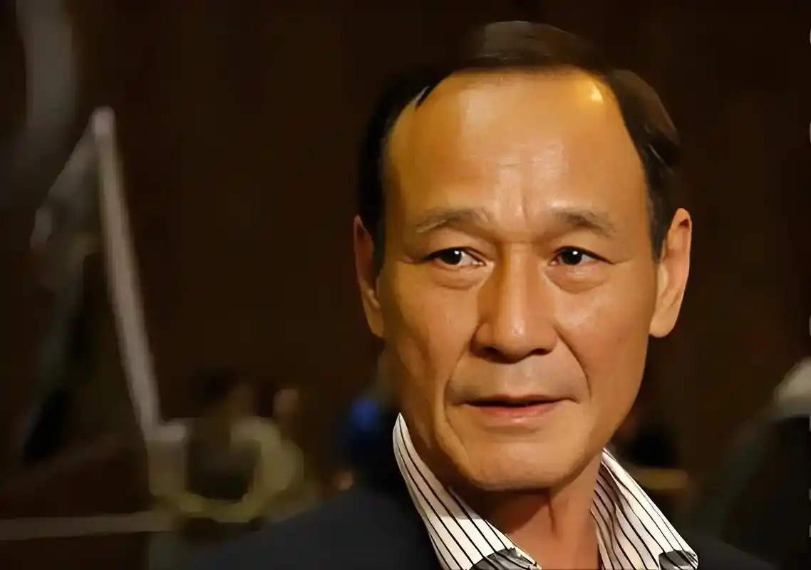 那年,陈惠敏带着老婆吴国英出去玩时和苏龙发生矛盾,苏龙一脚踢