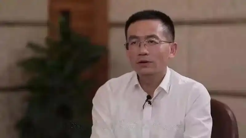 宾:                            布吉街道党工委书记  李昆刚