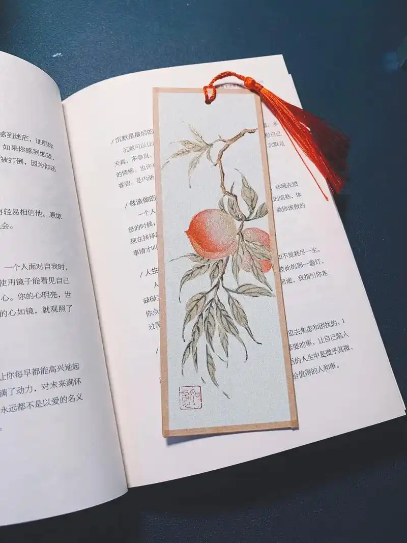 手绘书签桃子.玫瑰终会枯萎,但属于它的浪漫至死不渝.#纯手绘 - 抖音