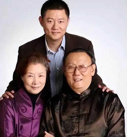 回顾吕中嫁同学恩爱一生今儿子儿媳是她的骄傲女儿是国人骄傲