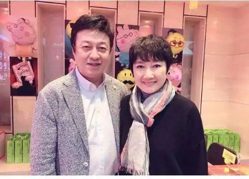 1996年成方圆2婚嫁王刚,如今王刚小儿与外孙同岁,成方圆仍单身_腾讯