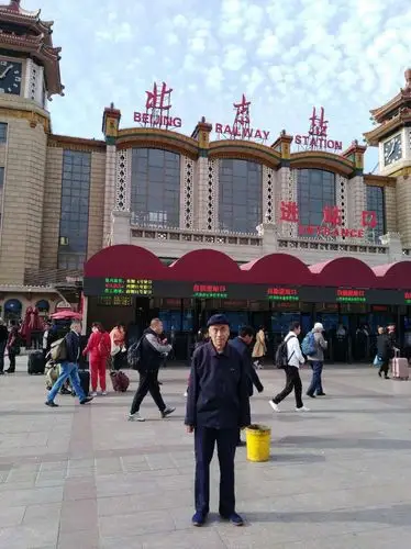 刚下动车的北京车站