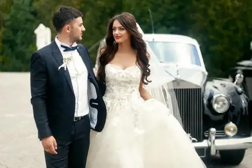 西式婚礼服装推荐 西式婚礼服装搭配