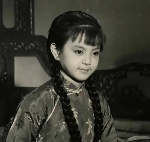 谢玲玲:凭"婉君"成名,嫁豪门生5子却遭背叛,婆婆待她如亲生