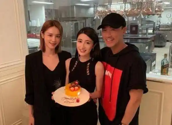 曾被林峰宠上天,却因林父不喜欢遭弃,今与富三代复合_吴千语_绯闻