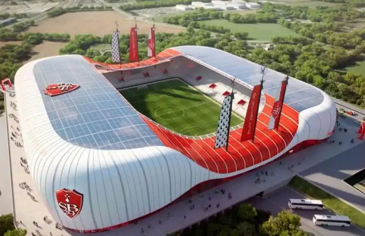 法甲布雷斯特新球场效果图绿色海洋中的红白船