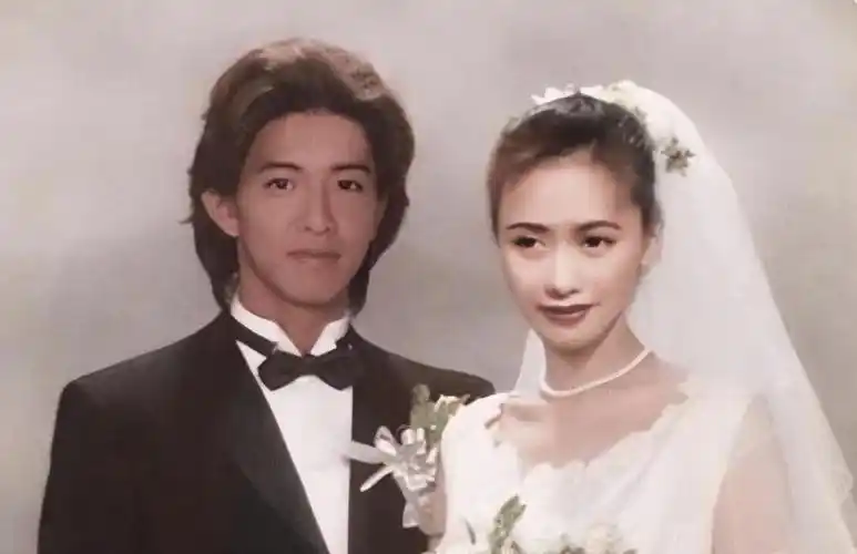 木村拓哉与妻子工藤静香罕见同框十指紧扣超恩爱力破婚变传闻
