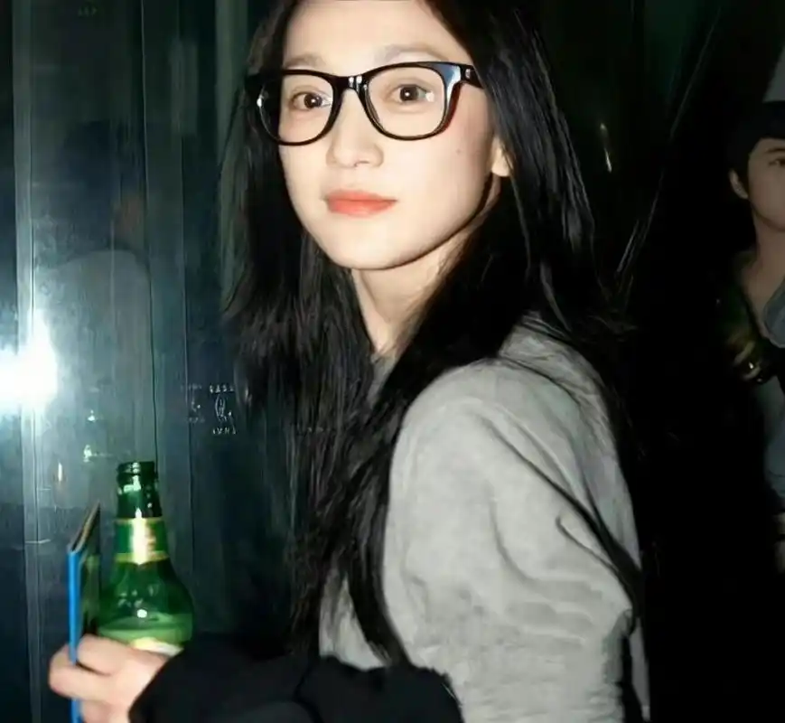 周迅|惊艳时光的美人 老照片慵懒又松弛 现在和年轻时一样美好