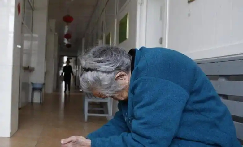 去过养老院才知道:有钱的老人比没钱的痛苦,健康的更加不受待见