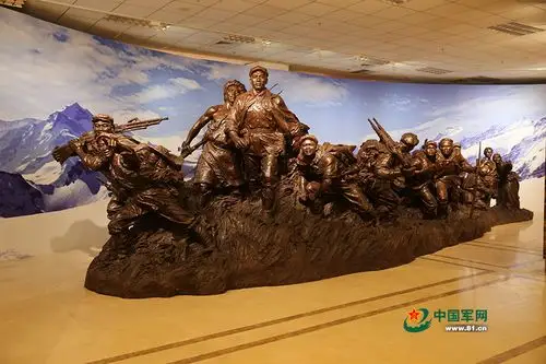 凝固在雕塑里的"长征时刻"