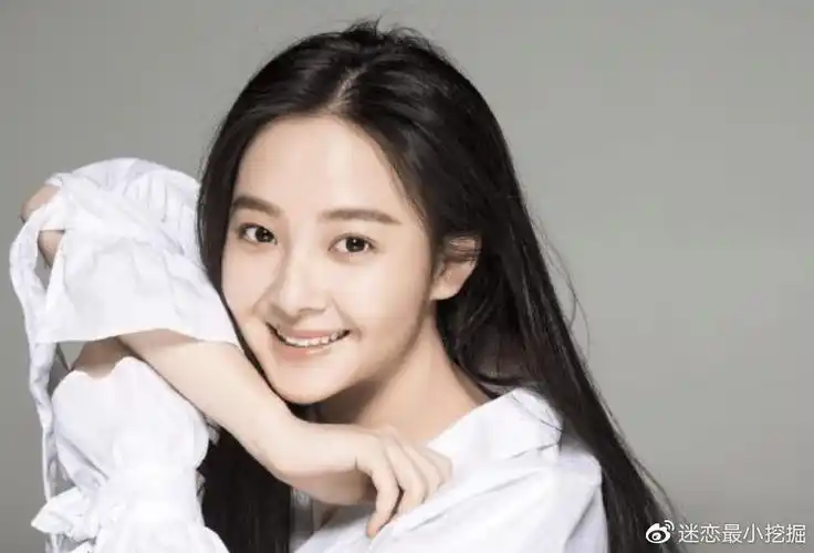 的多,而且长相出众的也不在少数,所以慢慢的,杨丽晓就被大家给忘记了