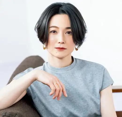 适合40岁的短发直发发型女(简单又经典的中年短发造型)-图7