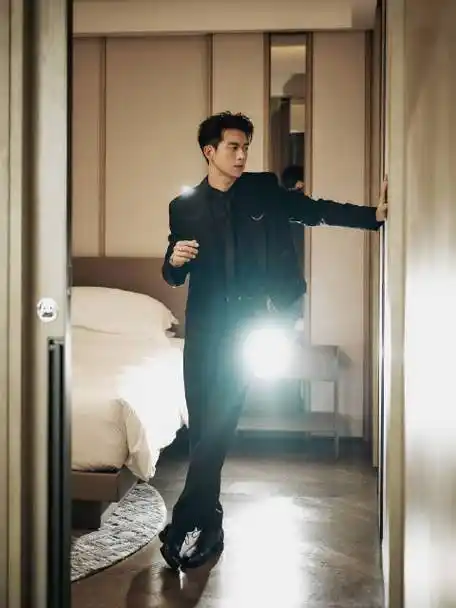 elle红毯##李现经典黑西装造型