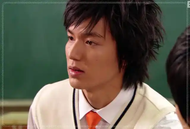 李敏镐儿时照片曝光从足球小将成长为演员粉丝数量居韩国第一