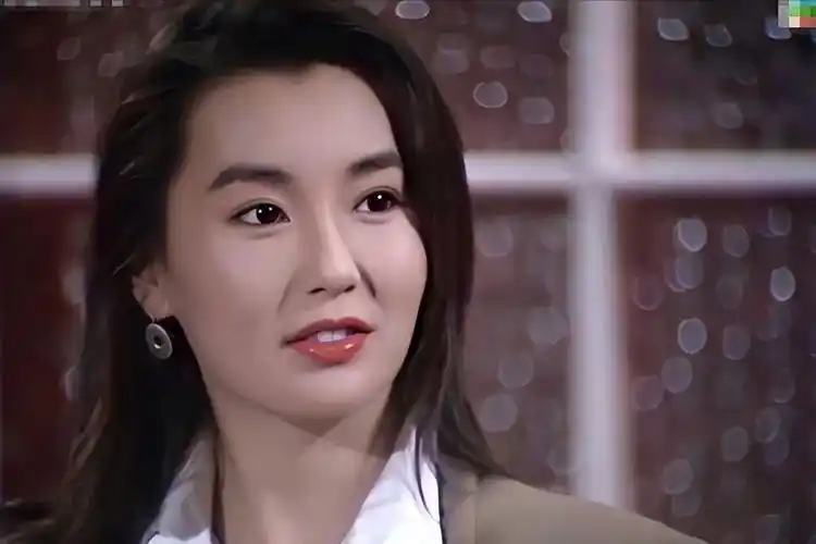 回顾张曼玉息影18年独居贫区不婚无子58岁活得太飒了