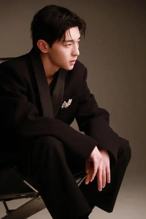 邓伦可以把眼镜焊在脸上吗