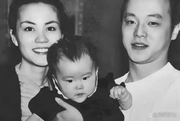 王菲26岁大女儿窦靖童与妹妹窦佳嫄新照引热议随心所欲也是错