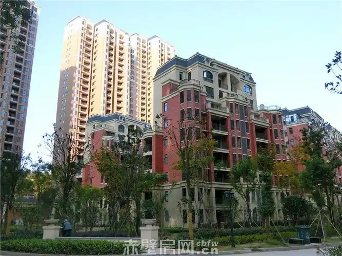 塞纳河畔二期正完善绿化 期待完美呈现_赤壁家装网