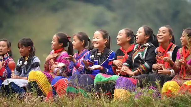 大凉山妞妞用歌声传递幸福#】在四川凉山州,很多孩子们都在大山深处