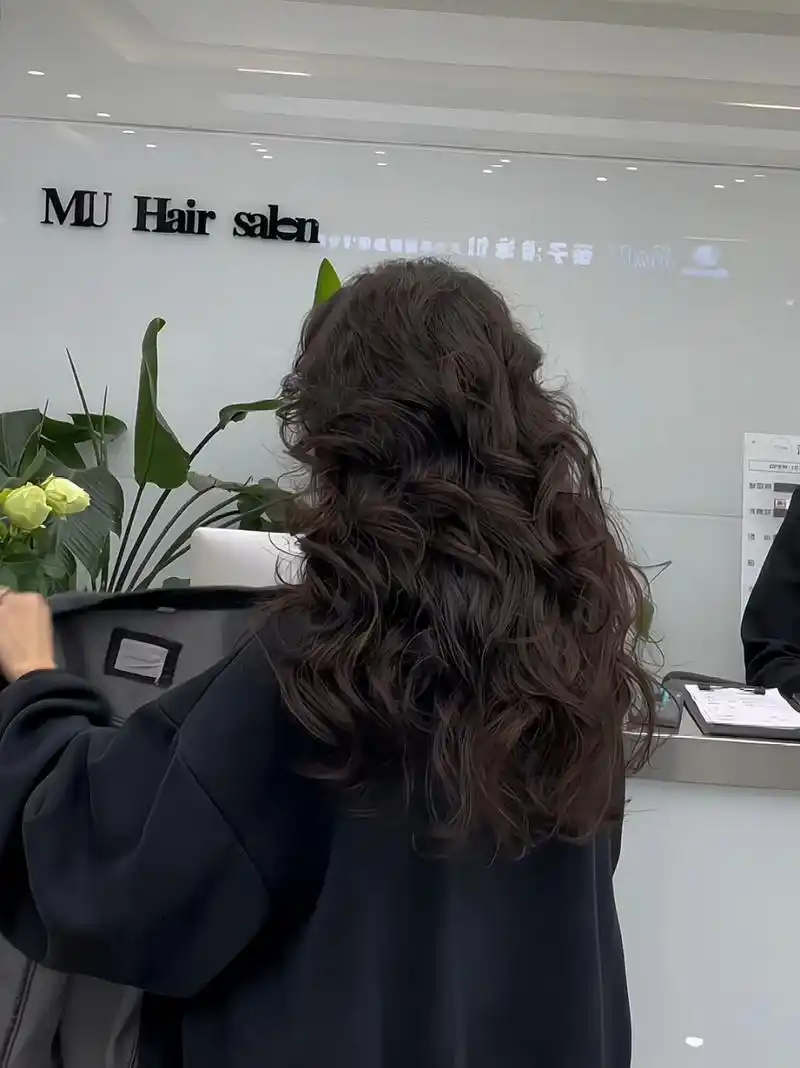 昆明烫头发 949494中长发烫发法式烫发木马卷蓬松烫秋冬浪漫卷