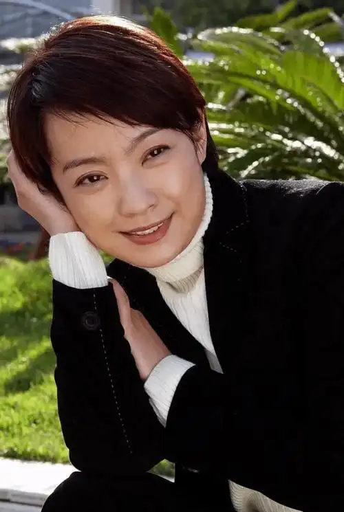 演员王海燕:24岁成名,35岁与张嘉益因戏生请,恩爱18年超幸福