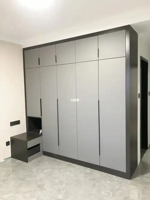 衣柜颜色搭配黑色和灰色的碰撞