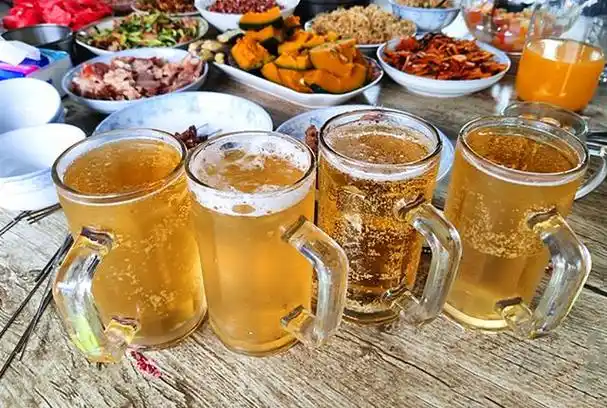 酒杂谈喝酒时一杯白酒对应一瓶啤酒这样喝公平吗