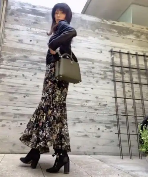 日本女人工藤静香真挺美的年过半百了发量仍然让人羡慕真吸睛