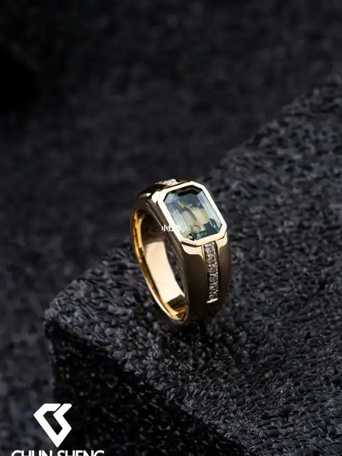 反而呈现出的是一种气质范儿3ct的碧玺与18k金本色黄的搭配给戒指加分