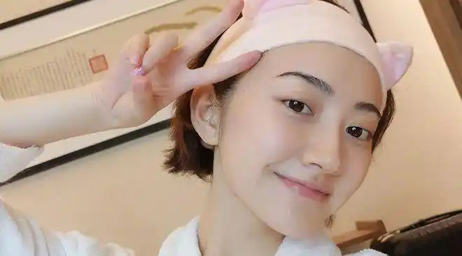 景甜不光会洗脸,肯定特会做拍黄瓜,不然怎么抓住张继科的心?