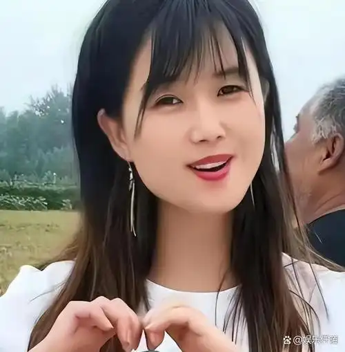 网红一笑倾城拥有甜美笑容收获千万粉丝凭啥成为叔圈顶流