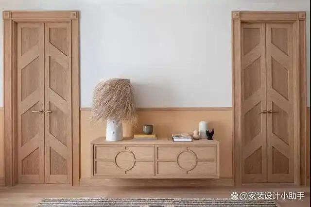 如果你不知道怎么选门颜色,不妨就用黑,白,灰或原木色的室内门,这4种