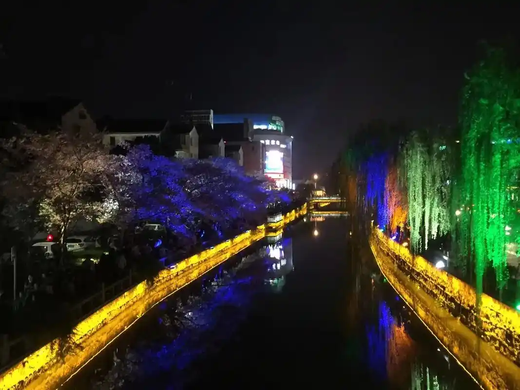 时间过的可真快,2018年在常熟方塔街看樱花拍的夜景,都6年