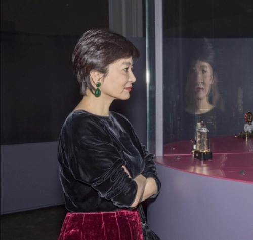 66岁的林青霞近照被热传与友人出行状态超好这身材气质绝了