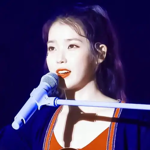 爱情啊是强求不来的/所以世间万物才会有这么多的爱