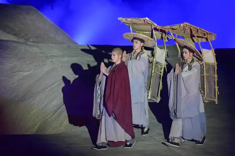 沙漠实景剧敦煌盛典复演丝路旅游逐步升温