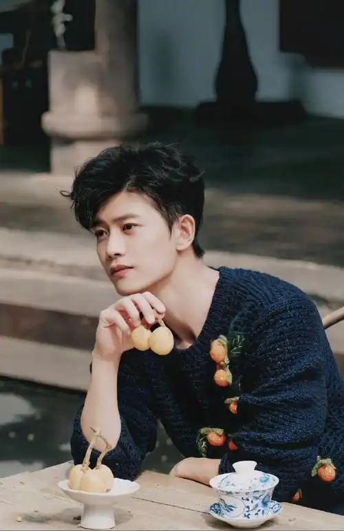 任嘉伦贺峻霖撞衫##任嘉伦