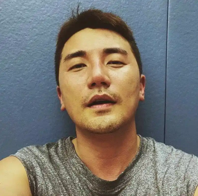 原创双喜临门37岁tvb小生洪永城今日大婚当场宣布妻子已怀孕4个月