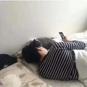 冷酷背影帅气男头像男生头像上网搜一下就有很多