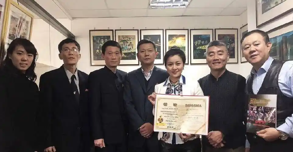 《还珠格格》女配:老佛爷嫁诸葛亮,彩霞变董事长,小鸽子已出家_刘芳毓