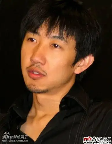 鄢颇_明星档案_写真_图片_资料_照片_中国娱乐网