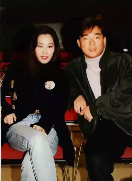 55岁吕方10年前被郑裕玲狠甩今与小21岁富婆密恋4年