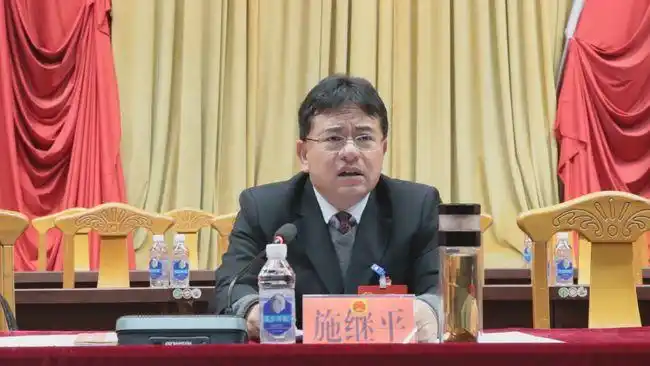 党员会议在县情馆一楼报告厅召开,县委书记施继平主持会议并做要求