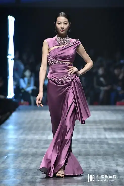 2018中国国际丝绸博览会开幕 万事利发布大秀璀璨登场