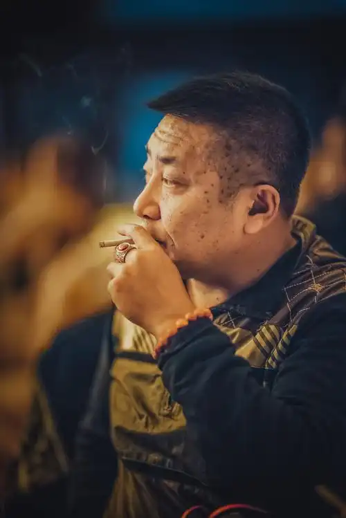 抽烟的快乐哥 - 子泊大叔 - 图虫