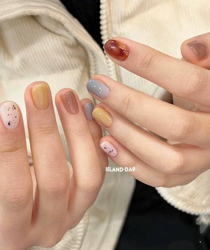 短款美甲成品手工定制假指甲贴片显白夏天网红爆款多巴胺穿戴甲