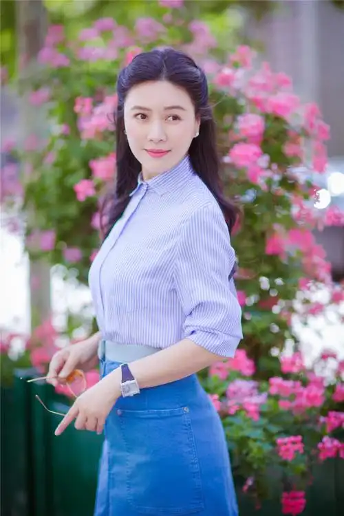 田海蓉巴黎写真新鲜出炉 甜美十足实力抢镜