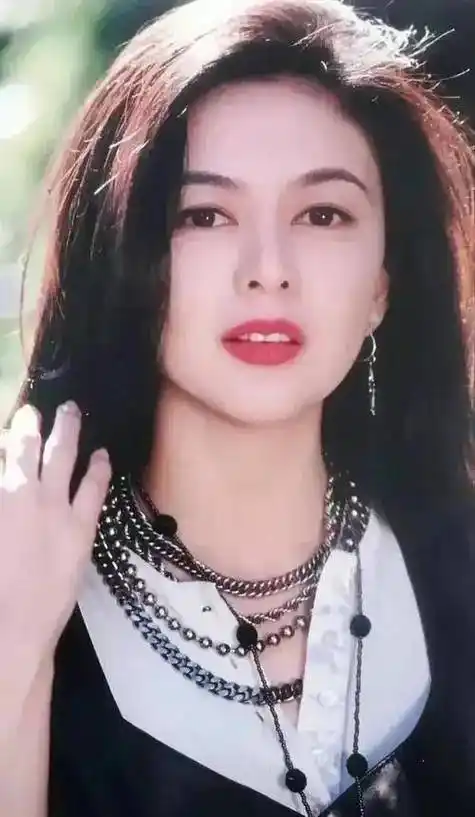 黎姿和关之琳一样,也有过"香港第一美人"的称号.