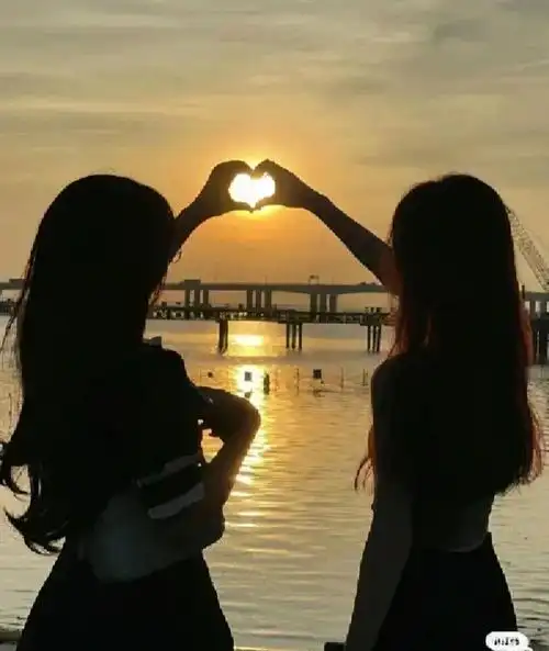 闺蜜头像背影真人(双人专属闺蜜头像真人背影)